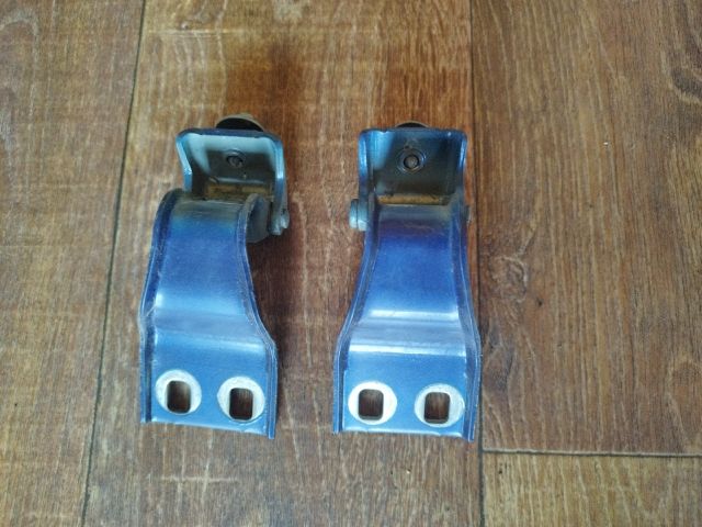 bontott FORD FOCUS II Csomagtérajtó Zsanér