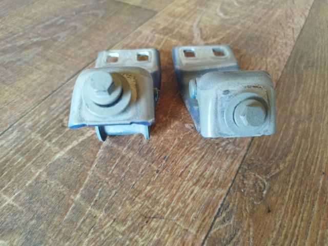 bontott FORD FOCUS II Csomagtérajtó Zsanér