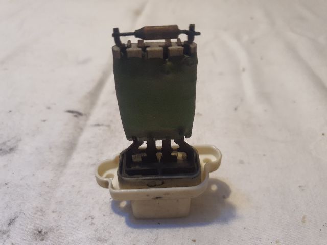 bontott FORD FOCUS II Előtét Ellenállás Fűtőmotor