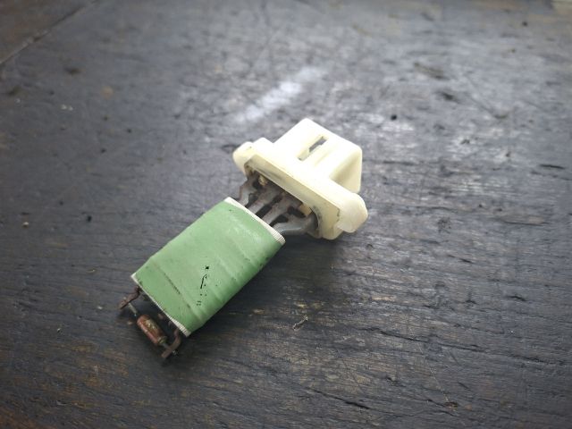 bontott FORD FOCUS II Előtét Ellenállás Fűtőmotor