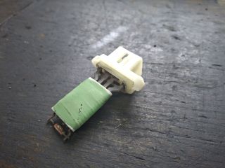 bontott FORD FOCUS II Előtét Ellenállás Fűtőmotor