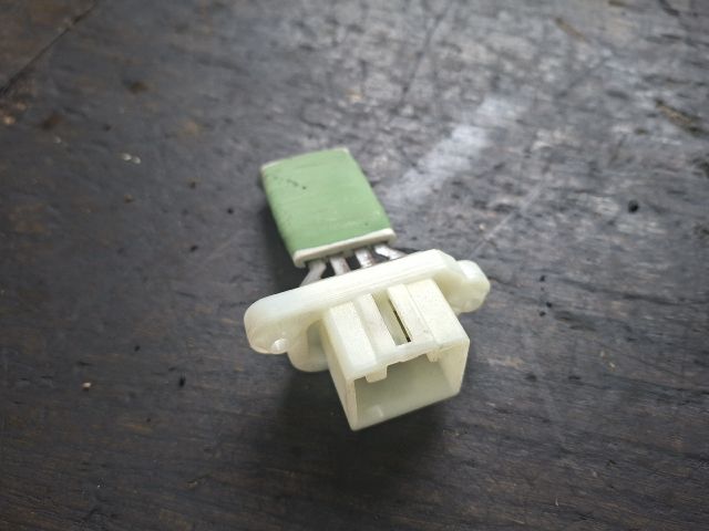 bontott FORD FOCUS II Előtét Ellenállás Fűtőmotor