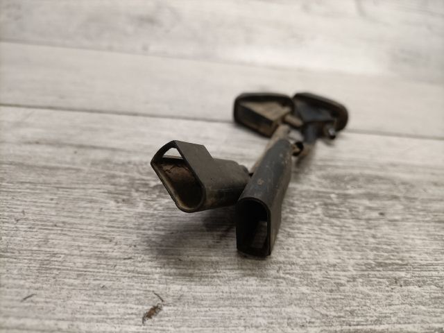 bontott FORD FOCUS II Első Ablakmosó Fúvóka