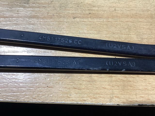 bontott FORD FOCUS II Első Ablaktörlő Kar