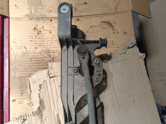 bontott FORD FOCUS II Első Ablaktörlő Motor