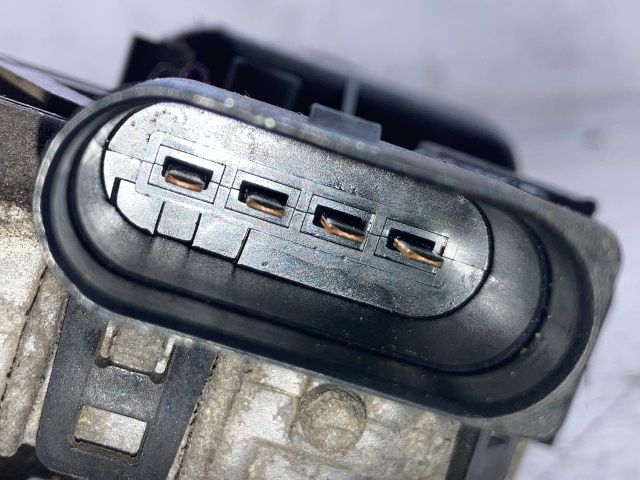 bontott FORD FOCUS II Első Ablaktörlő Motor