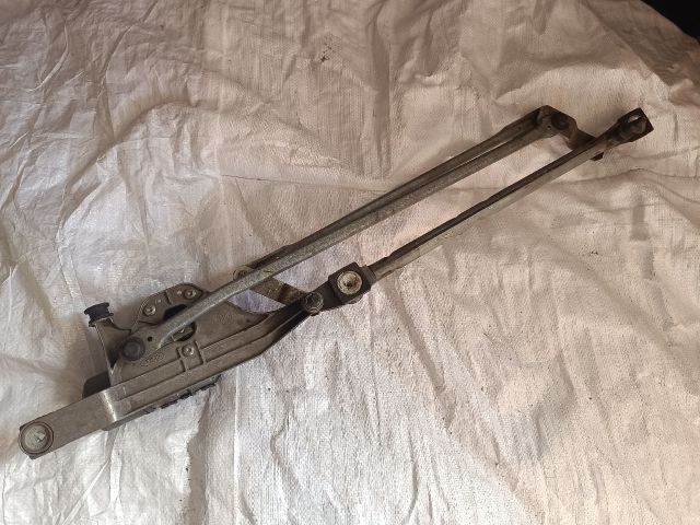 bontott FORD FOCUS II Első Ablaktörlő Szerkezet Motorral