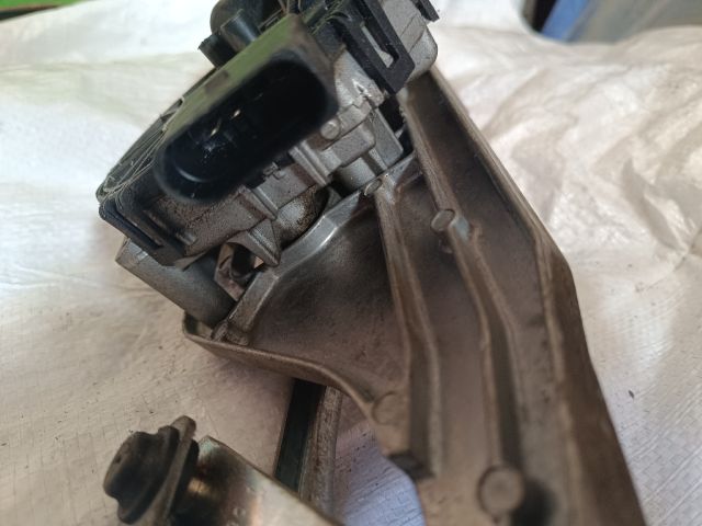 bontott FORD FOCUS II Első Ablaktörlő Szerkezet Motorral