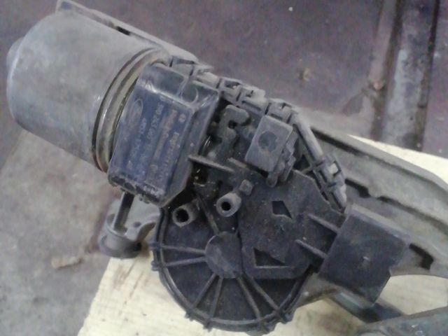 bontott FORD FOCUS II Első Ablaktörlő Szerkezet Motorral