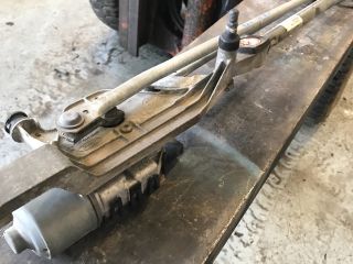 bontott FORD FOCUS II Első Ablaktörlő Szerkezet Motorral