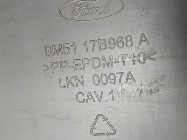 bontott FORD FOCUS II Első Lökhárító Alsó Középső Díszrács