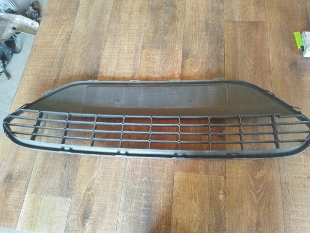 bontott FORD FOCUS II Első Lökhárító Alsó Középső Díszrács