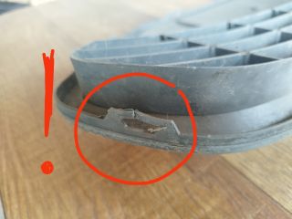 bontott FORD FOCUS II Első Lökhárító Alsó Középső Díszrács