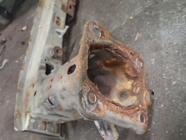 bontott FORD FOCUS II Első Lökhárító Merevítő (Fém)