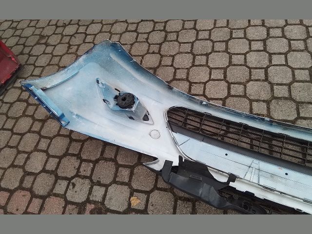 bontott FORD FOCUS II Első Lökhárító (Részeivel)