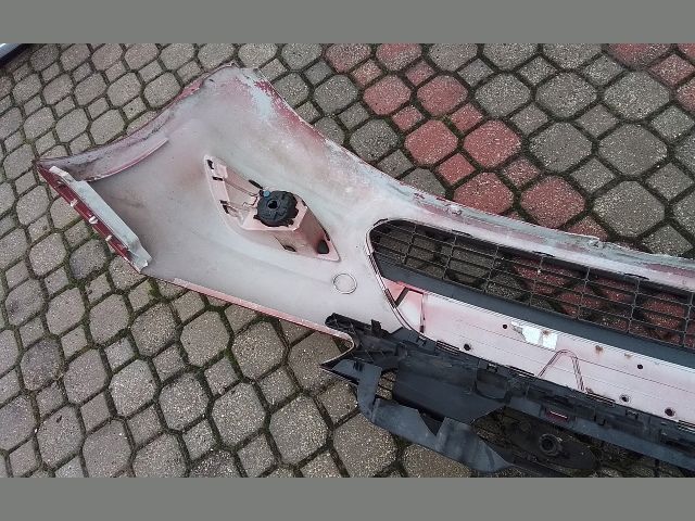 bontott FORD FOCUS II Első Lökhárító (Részeivel)