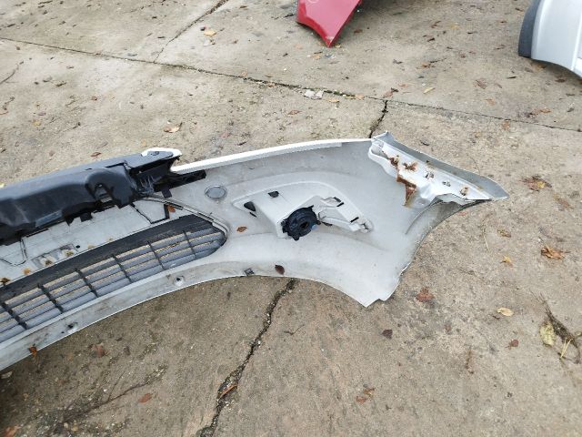 bontott FORD FOCUS II Első Lökhárító (Részeivel)