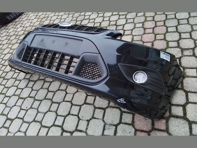 bontott FORD FOCUS II Első Lökhárító (Részeivel)