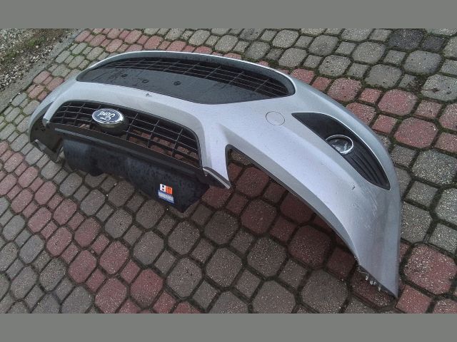 bontott FORD FOCUS II Első Lökhárító (Részeivel)