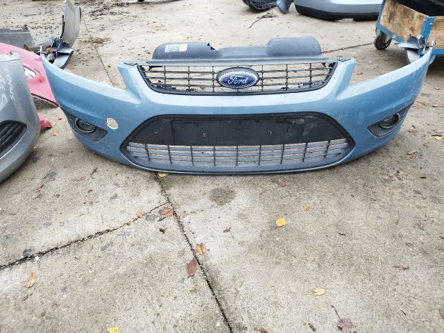 bontott FORD FOCUS II Első Lökhárító (Részeivel)