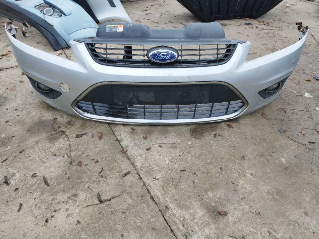 bontott FORD FOCUS II Első Lökhárító (Részeivel)