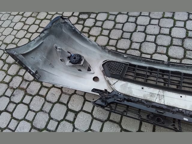 bontott FORD FOCUS II Első Lökhárító (Részeivel)