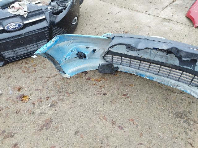 bontott FORD FOCUS II Első Lökhárító (Részeivel)