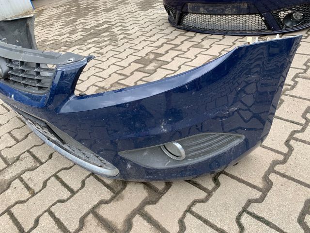 bontott FORD FOCUS II Első Lökhárító (Részeivel)