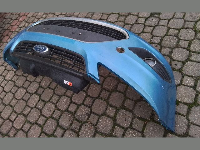 bontott FORD FOCUS II Első Lökhárító (Részeivel)