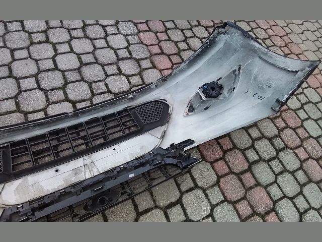 bontott FORD FOCUS II Első Lökhárító (Részeivel)