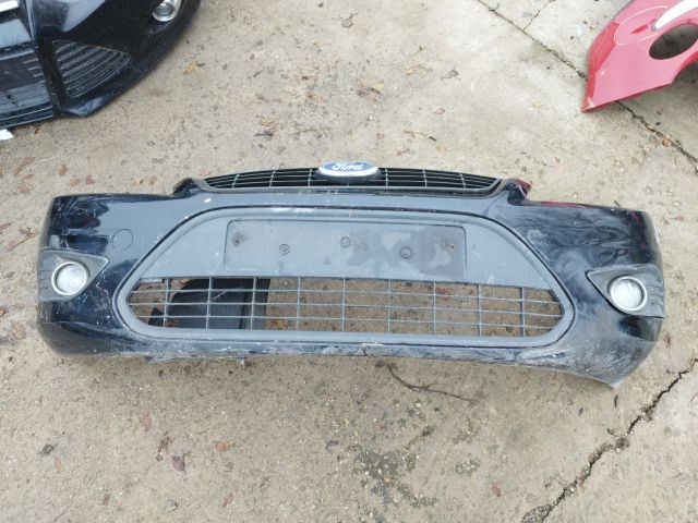 bontott FORD FOCUS II Első Lökhárító (Részeivel)