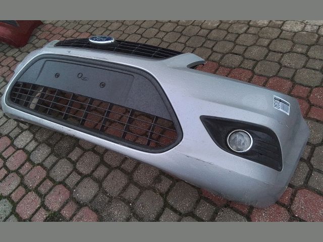 bontott FORD FOCUS II Első Lökhárító (Részeivel)