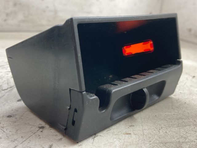 bontott FORD FOCUS II Első Tároló Rekesz