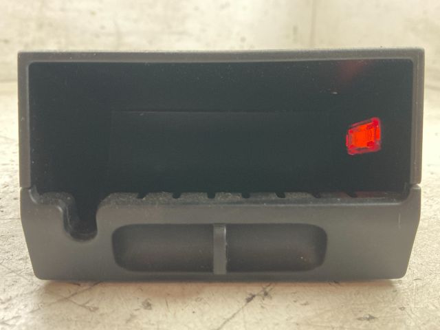 bontott FORD FOCUS II Első Tároló Rekesz