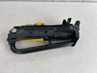 bontott FORD FOCUS II Emelő