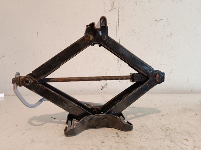 bontott FORD FOCUS II Emelő