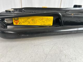 bontott FORD FOCUS II Emelő