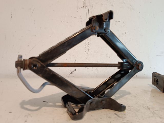 bontott FORD FOCUS II Emelő