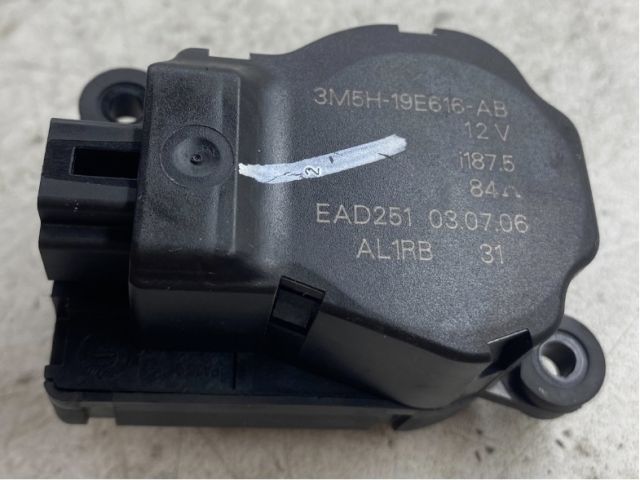 bontott FORD FOCUS II Fűtés Állító Motor