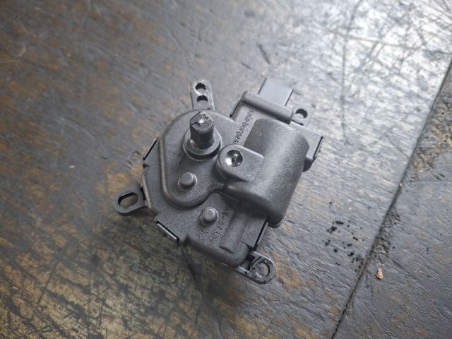 bontott FORD FOCUS II Fűtés Állító Motor