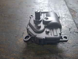 bontott FORD FOCUS II Fűtés Állító Motor