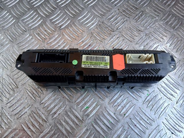 bontott FORD FOCUS II Fűtéskapcsoló (digit klímás)