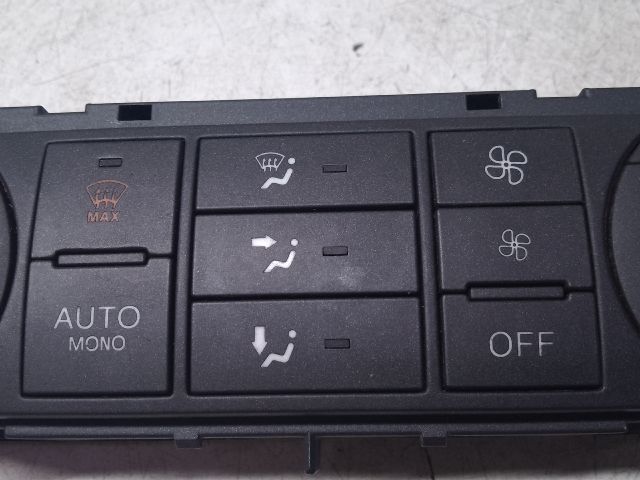 bontott FORD FOCUS II Fűtéskapcsoló (digit klímás)