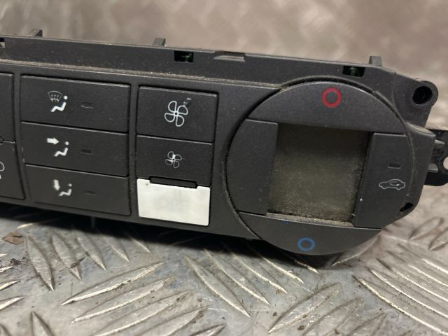 bontott FORD FOCUS II Fűtéskapcsoló (digit klímás)