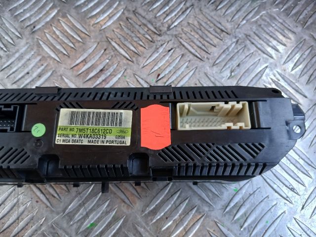 bontott FORD FOCUS II Fűtéskapcsoló (digit klímás)