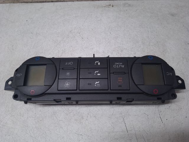 bontott FORD FOCUS II Fűtéskapcsoló (digit klímás)