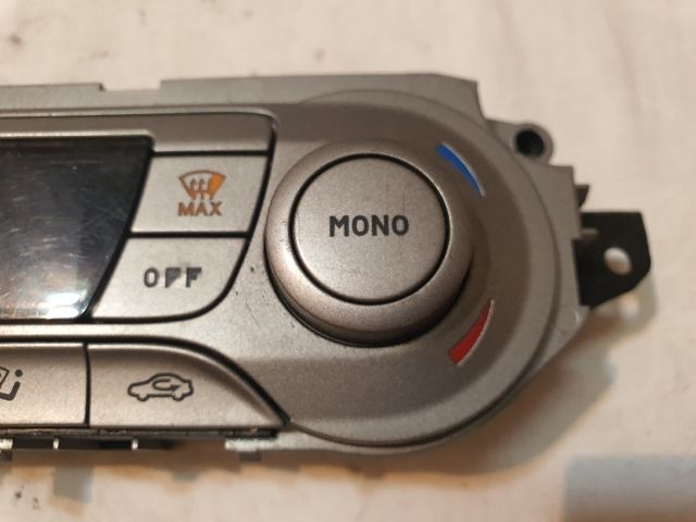bontott FORD FOCUS II Fűtéskapcsoló (digit klímás)