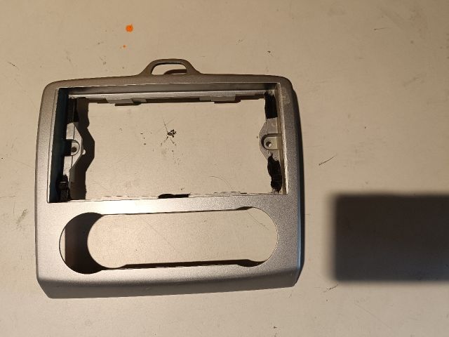 bontott FORD FOCUS II Fűtéskapcsoló Keret