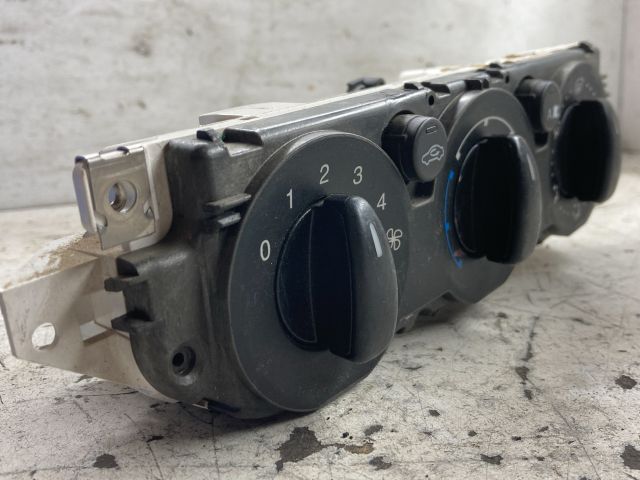 bontott FORD FOCUS II Fűtéskapcsoló (manuális klímás)