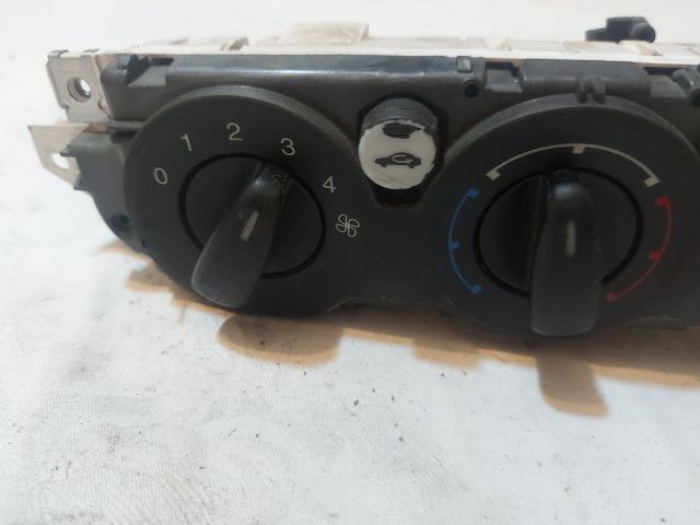 bontott FORD FOCUS II Fűtéskapcsoló (manuális klímás)